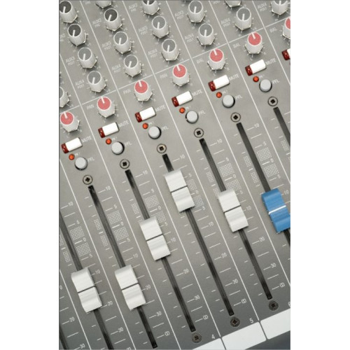 Allen&Heath ZED12FX микшерный пульт с процессором эффектов Allen&Heath ZED12FX микшерный пульт с процессором эффектов