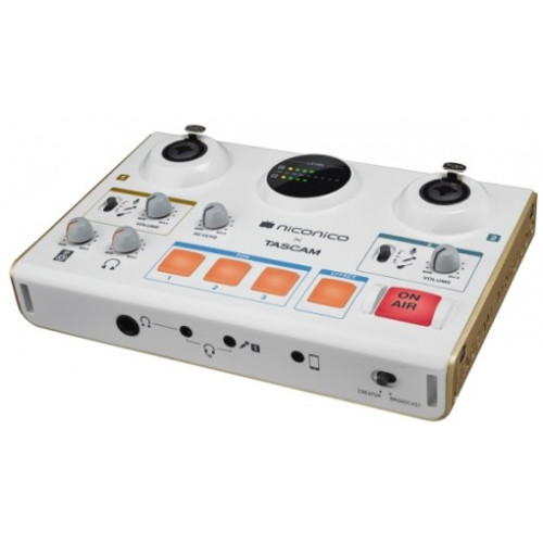 Tascam US-42 персональная мини-студия для вещания и аудио производства Tascam US-42 персональная мини-студия для вещания и аудио производства