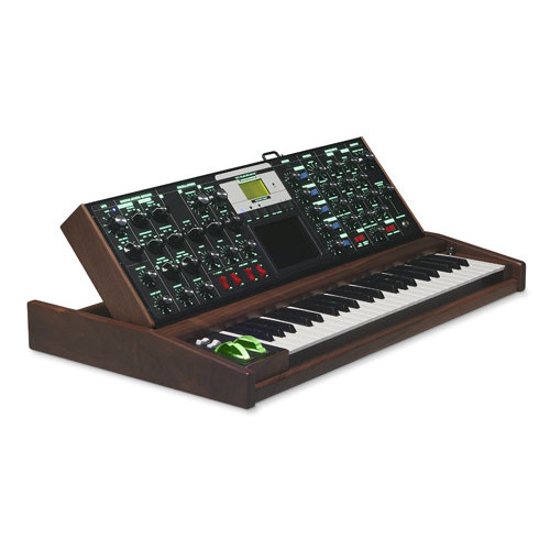Moog Minimoog Voyager Select Series Jade / Electric Blue Moog Minimoog Voyager Select Series Jade / Electric Blue