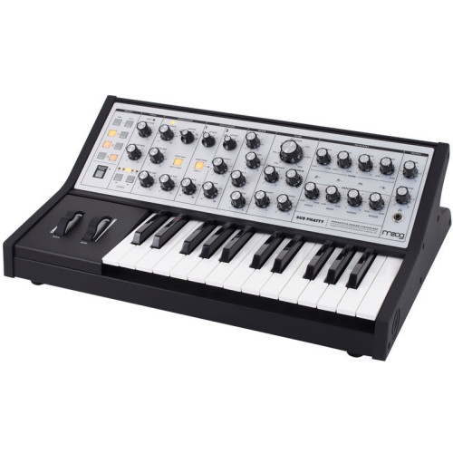 Moog Sub Phatty монофонический аналоговый синтезатор, 25 нотная клавиатура Moog Sub Phatty монофонический аналоговый синтезатор, 25 нотная клавиатура