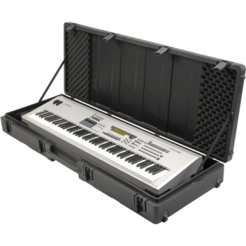 SKB R5220W кейс для клавишных инструментов (76 кл.) на колесах , усиленный SKB R5220W кейс для клавишных инструментов (76 кл.) на колесах , усиленный